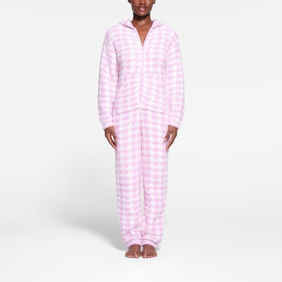 SKIMS COZY KNIT UNISEX ONESIE NWT NEW PETAL HOUNDSTOOTH L XL PINK - Picture 3 of 6